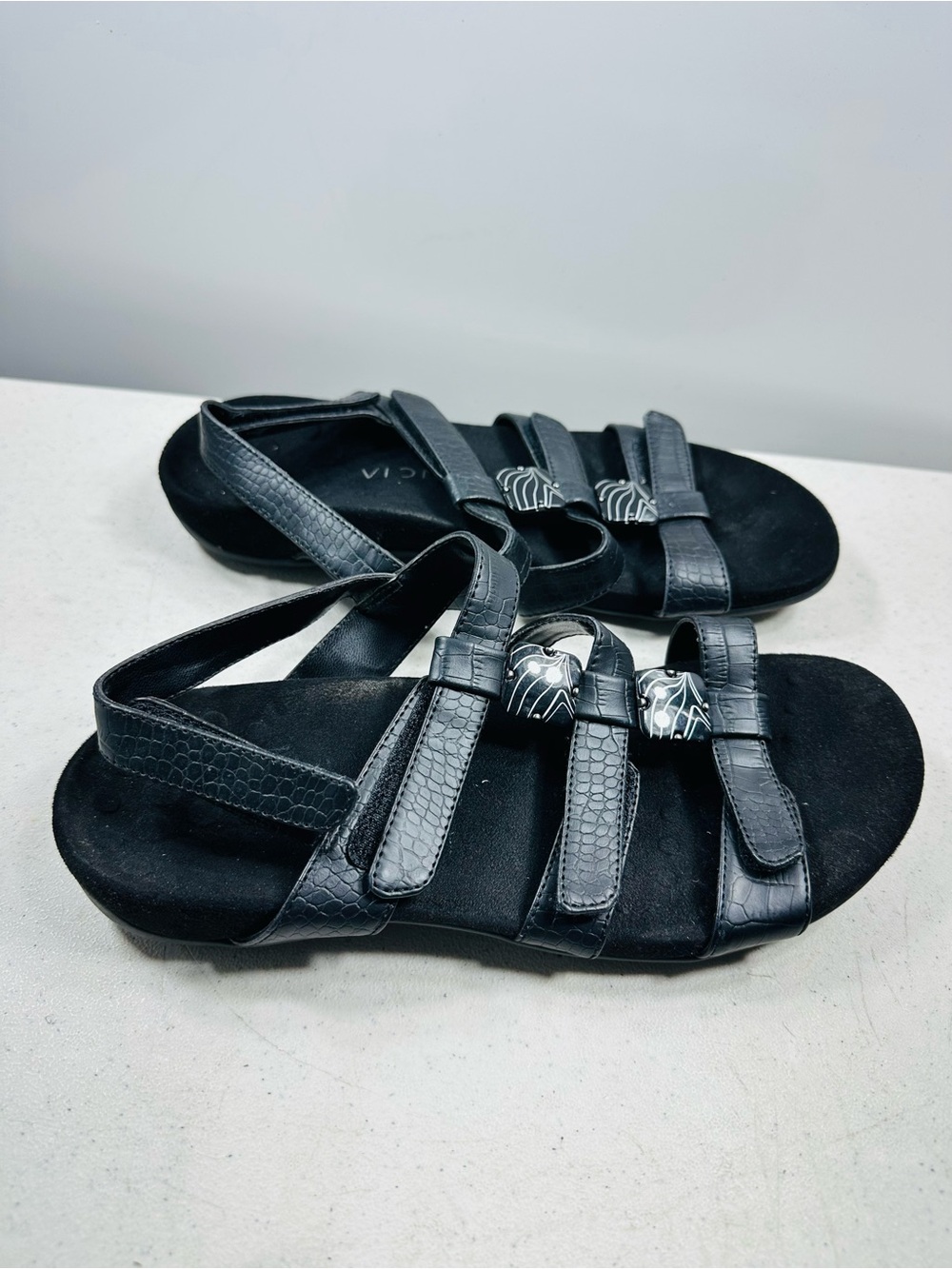 Vionic Amber Sandal Black Faux Leather Strappy Slingback Adjustable Sz 8 Women’s - Picture 3 of 7